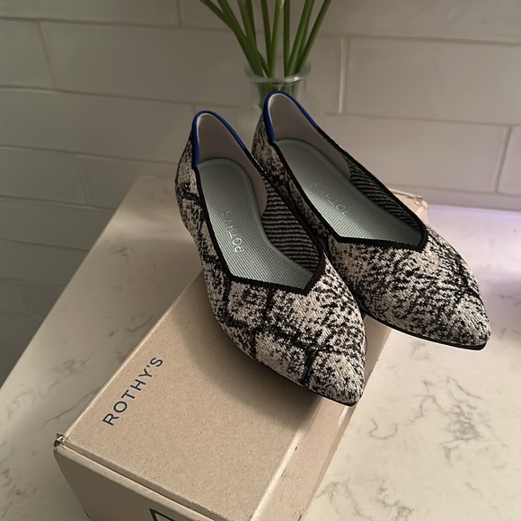 Rothy’s flats barely worn - Picture 3 of 9